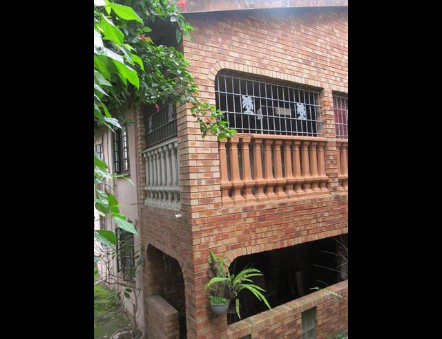 6 BEDROOM HOUSE FOR SALE IN SEA VIEW